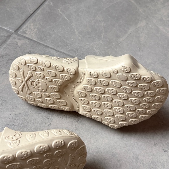 Skull slides - Picture 5 of 6